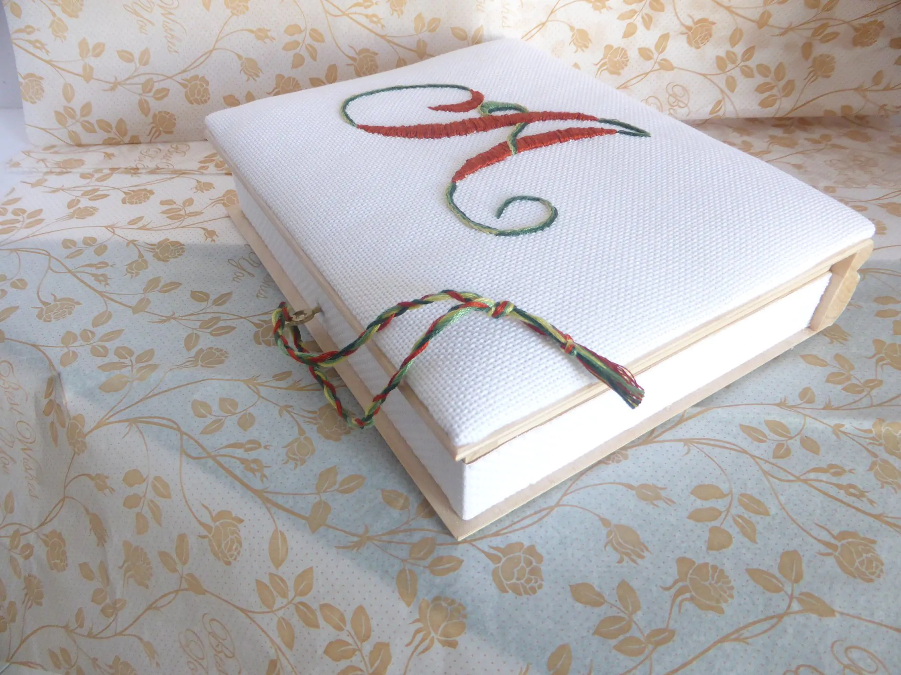 Κεντητό Κουτί με Κλειδαριά - Image 3