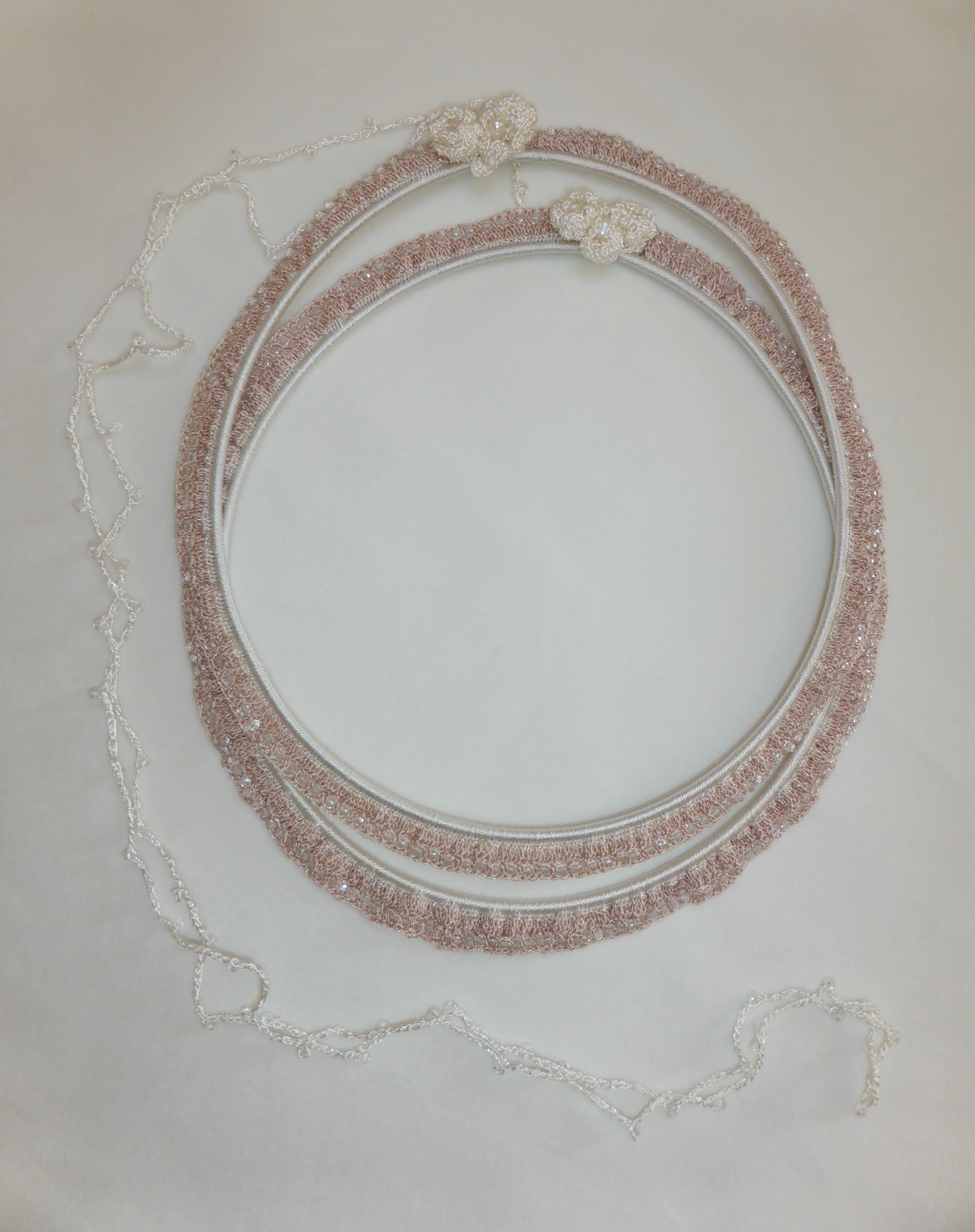 Στέφανα μεταξωτή δαντέλα crème-nude