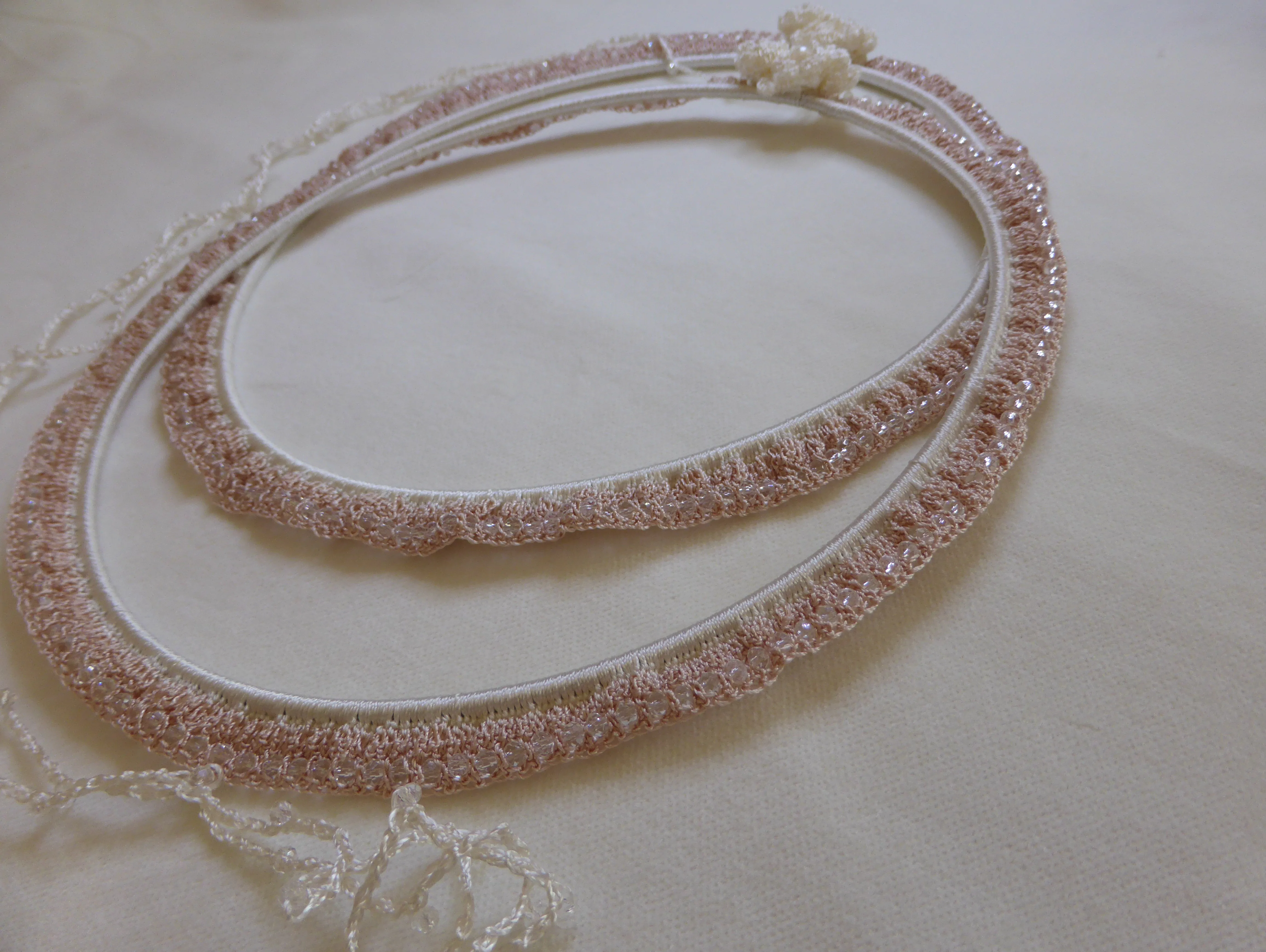 Στέφανα μεταξωτή δαντέλα crème-nude - Image 8