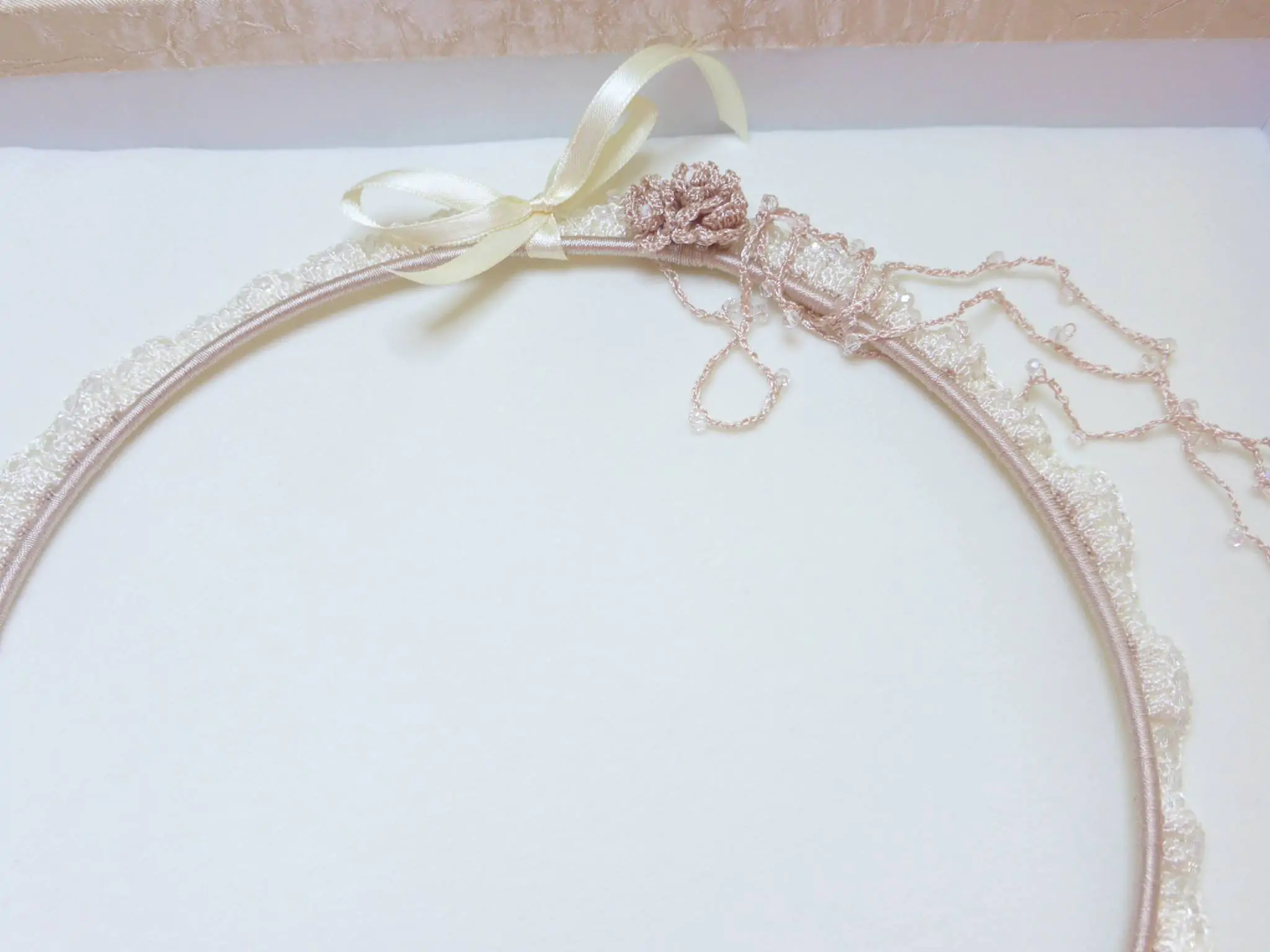 Στέφανα μεταξωτή δαντέλα crème-nude - Image 5