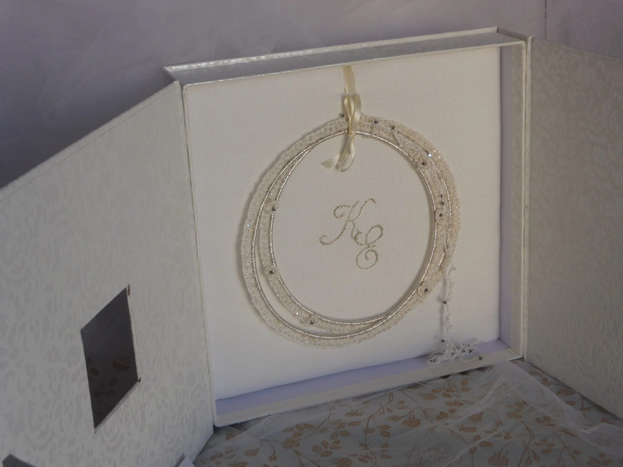 Στέφανα μεταξωτά επάργυρα & Στεφανοθήκη "Ρόδι" - Image 5