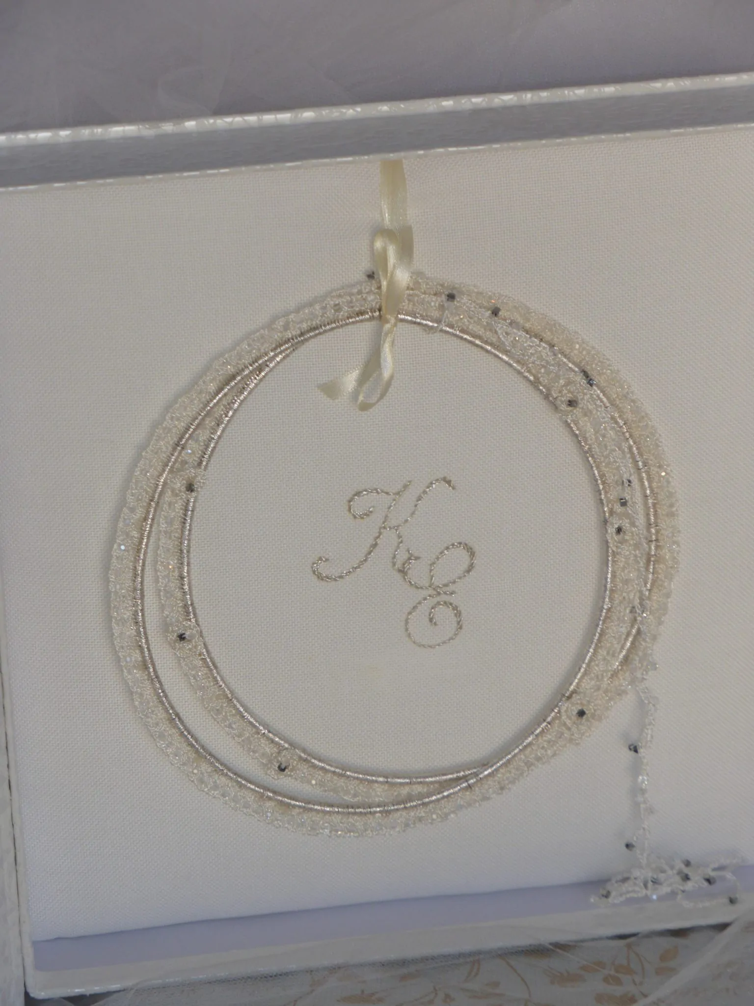 Στέφανα μεταξωτά επάργυρα & Στεφανοθήκη "Ρόδι" - Image 6